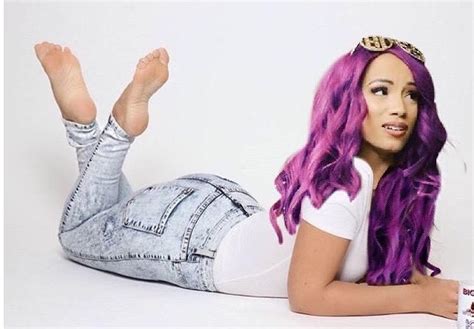 sasha banks toes|WWE Sasha Banks finally goes barefoot after almost a .